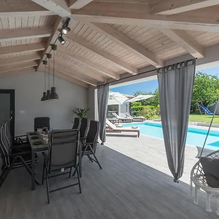 Holiday home Pet Friendly In With Kitchen *