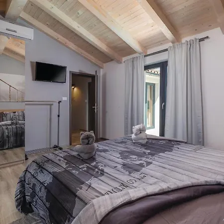 Pet Friendly In With Kitchen