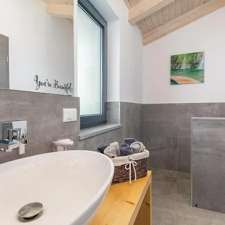 Pet Friendly In With Kitchen Holiday home