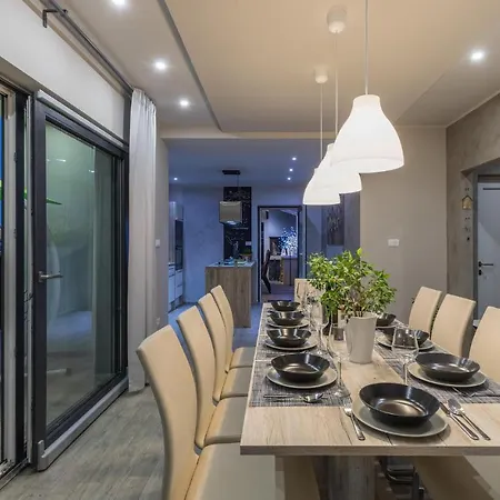 Pet Friendly In With Kitchen Holiday home *