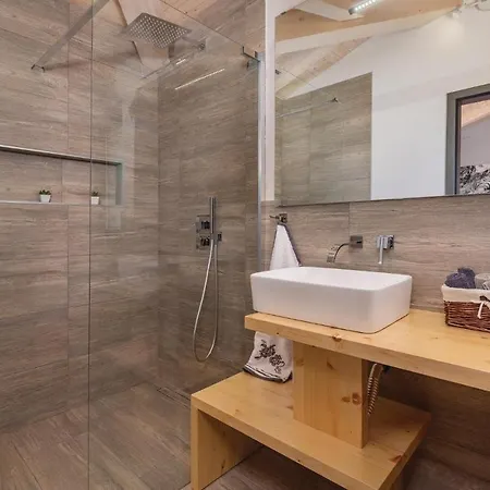 Pet Friendly In With Kitchen